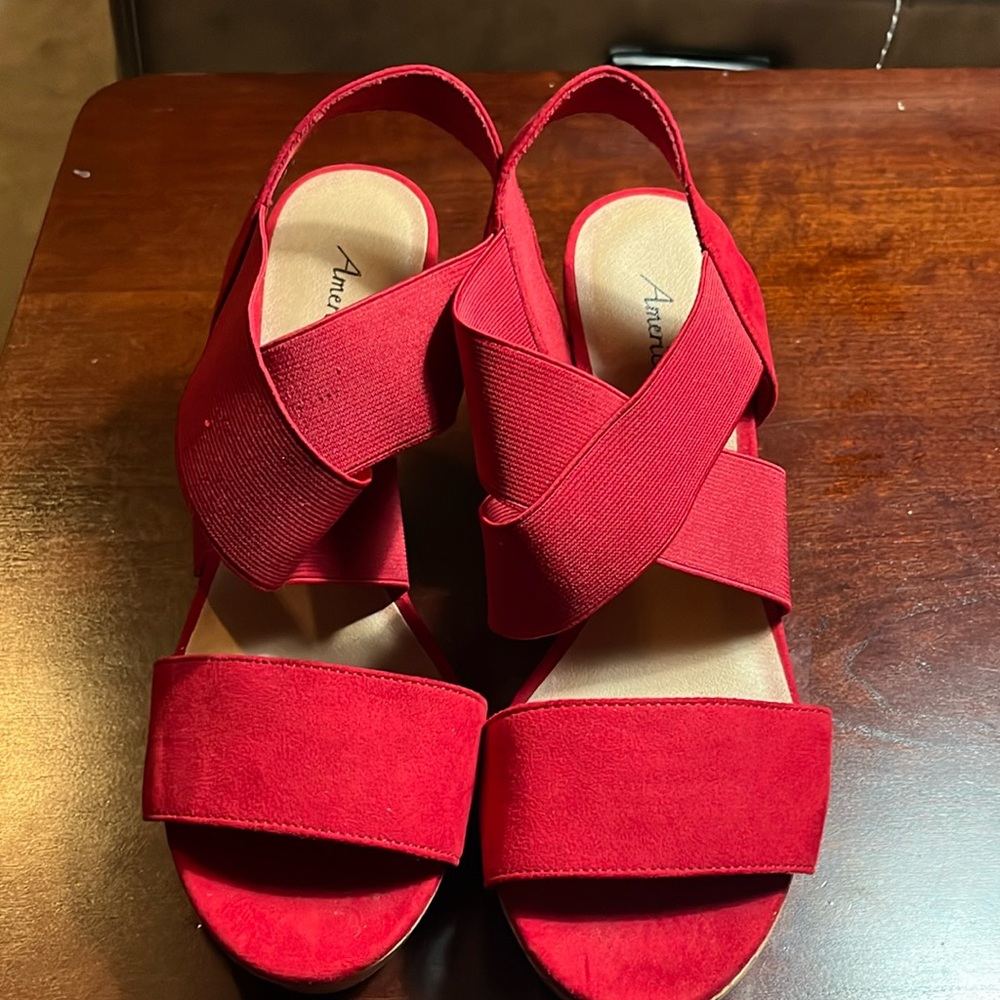 Women’s strappy sandals Sz 8 EUC American Eagle by Payless Shoes